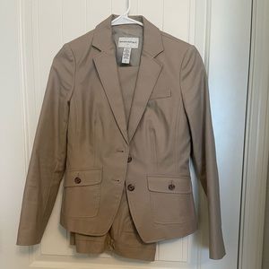 Banana republic factory khaki color and material suit